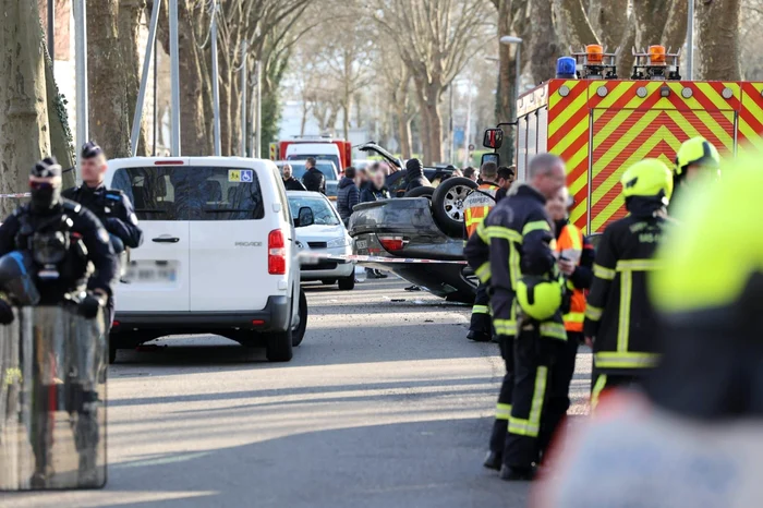 You are currently viewing Două familii de romi din Timișoara s-au urmărit cu mașinile pe străzile din Strasbourg și au făcut accident soldat cu cinci morți și patru răniți