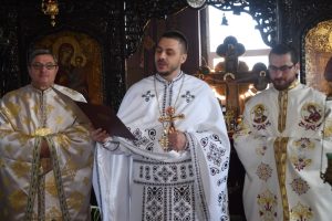 Read more about the article Schimb de generații, la Parohia Răcari