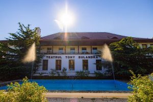 Read more about the article Monica Ilie, viceprimar Târgoviște: Aplauze și apreciere pentru toți cei care au făcut din Teatrul „Tony Bulandra” din Târgoviște un reper cultural al urbei, apreciat la nivel național și internațional