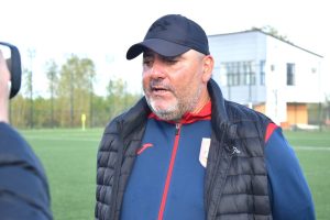 Read more about the article Remus Gâlmencea, un antrenor fericit! Juniorii antrenați de el au devenit campioni județeni