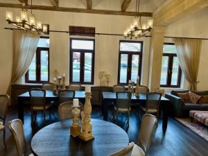 Read more about the article Casa Ceaiului de pe Domeniul Regal Săvârșin se deschide pentru public