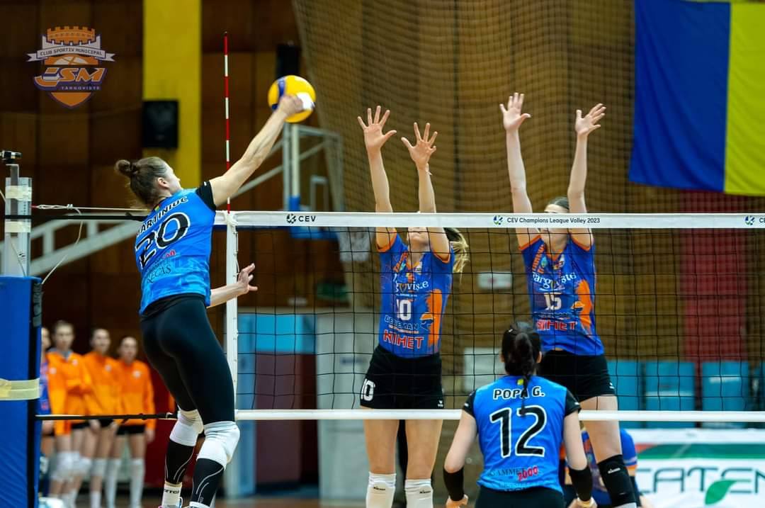 You are currently viewing CSM Târgoviște, înfrângere în primul duel cu Alba Blaj din finala Campionatului Național de volei feminin