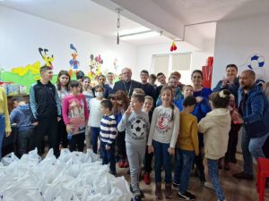 Read more about the article DARURI DIN PARTEA ARHIEPISCOPIEI TÂRGOVIȘTEI PENTRU BENEFICIARII CENTRULUI DE ZI PENTRU COPII CU DIZABILITĂȚI DIN TÂRGOVIȘTE