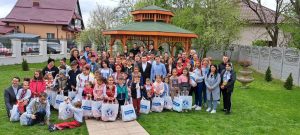 Read more about the article DARURI DE PESTE 7.000 LEI AU FOST OFERITE DE PAROHIA JUGURENI  ELEVILOR DIN LOCALITATE
