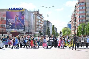 Read more about the article La Târgoviște a avut loc „Parada Costumelor ECO”, organizată de Școala Gimnazială „I. Al. Brătescu-Voinești”