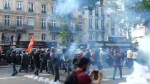 Read more about the article Proteste violente la Paris și în marile orașe din Franța