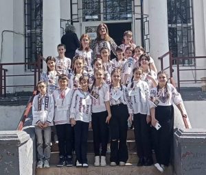 Read more about the article Grupul vocal „Amadeus ” al Școlii Gimnaziale nr. 4 – Moreni, Premiul I, la Concursul Regional „Ciprian Porumbescu”