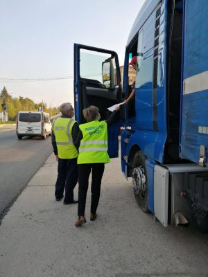 Read more about the article ITM Dâmbovița, controale în domeniul transporturilor rutiere interne de marfă și călători