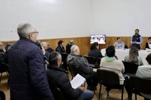 Read more about the article Locuitorii din Aninoasa răspund prezent invitației administrației locale la consultări