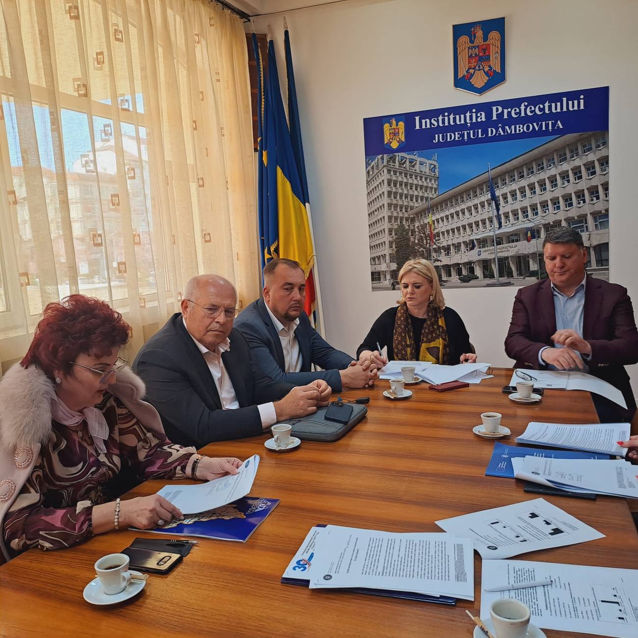 You are currently viewing Necesitatea dezvoltării învățământului dual, subliniată în ședința Comisiei de Dialog Social, desfășurată ieri, la Prefectura Dâmbovița