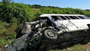 Read more about the article Cel puţin cinci persoane au decedat într-un accident, petrecut în Grecia, în care a fost implicat un microbuz plin cu migranţi