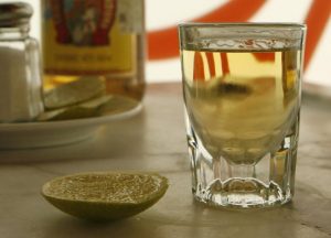 Read more about the article Mii de sticle de tequila care urmau să fie exportate din Mexic conțineau aproape 10 tone de metamfetamină