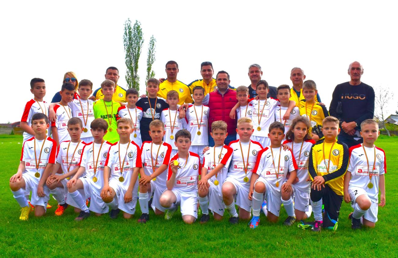 You are currently viewing Juniorii U11 de la Phoenix Târgoviște au devenit campioni județeni după un sezon de excepție