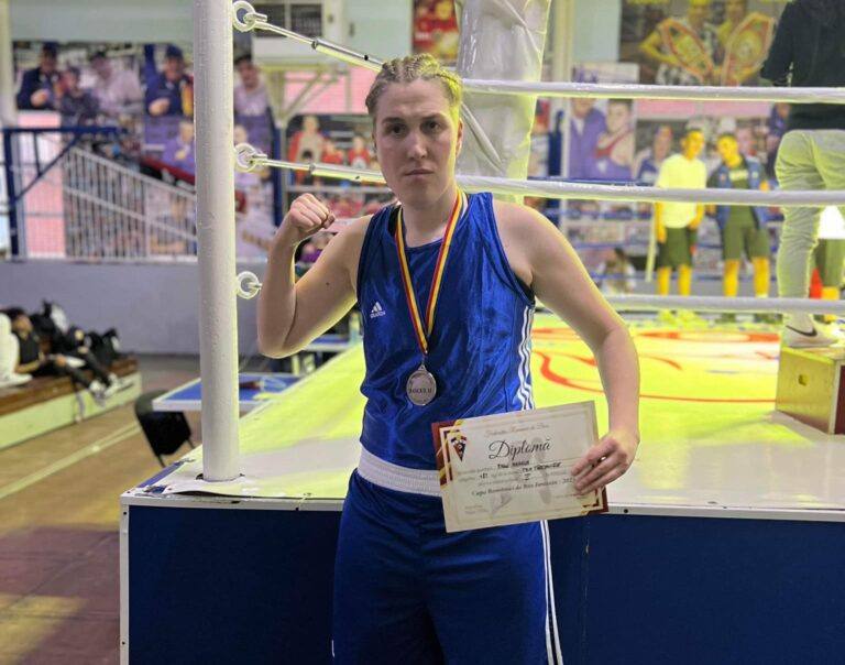 You are currently viewing Pugilista Mihaela Radu, de la CSM Târgoviște, a obținut medalia de argint la Cupa României