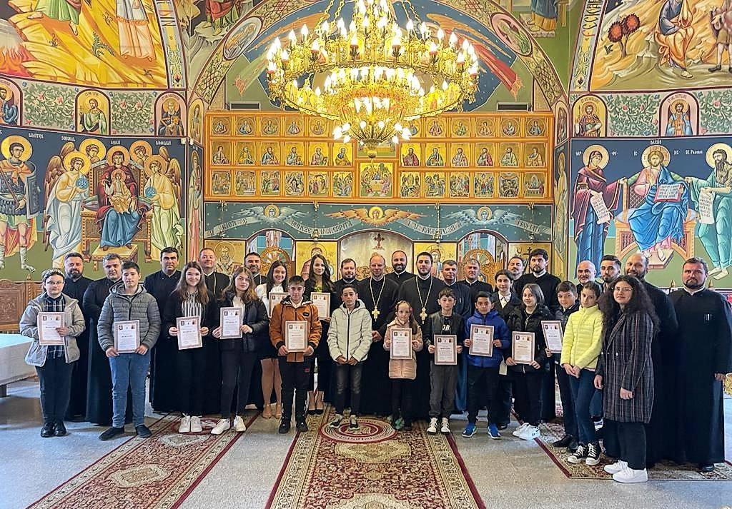 You are currently viewing PROTOIERIILE DIN ARHIEPISCOPIA TÂRGOVIȘTEI AU PREMIAT PE CEI 975 DE TINERI PARTICIPANȚI LA CONCURSUL NAȚIONAL CATEHETIC