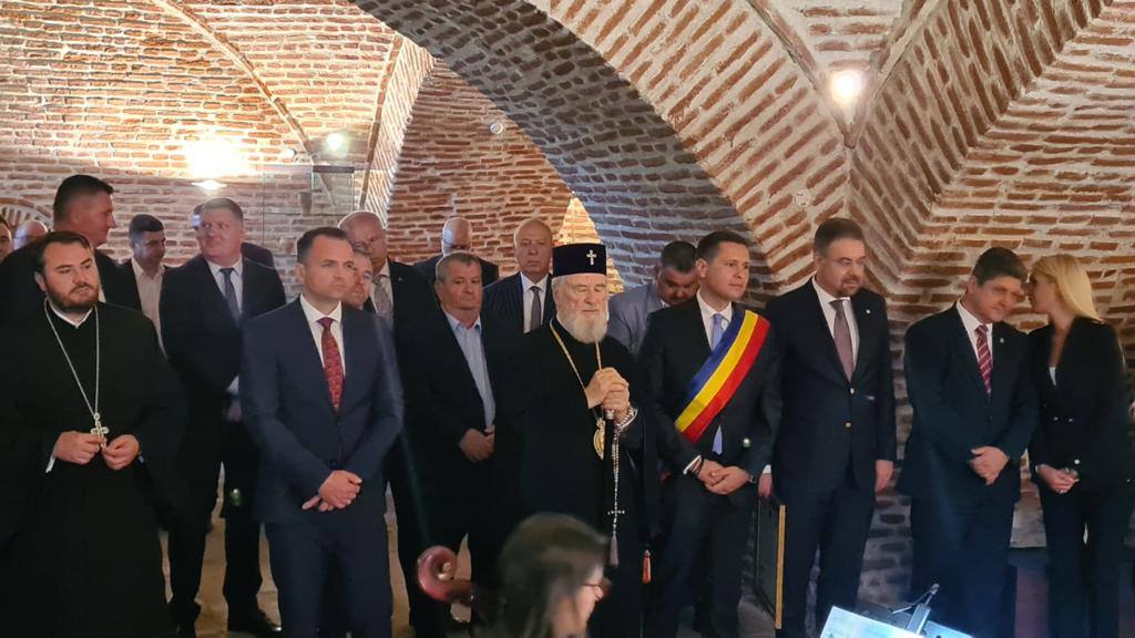You are currently viewing MITROPOLITUL NIFON A PARTICIPAT LA ȘEDINȚA FESTIVĂ A CONSILIULUI JUDEȚEAN DÂMBOVIȚA DE LA POTLOGI  CU PRILEJUL MANIFESTĂRILOR DEDICATE ZILELOR JUDEȚULUI