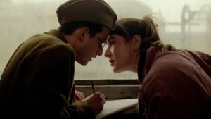 Read more about the article Filmul de debut al lui Nae Caranfil, „E pericoloso sporgesi”, din nou în cinematografe
