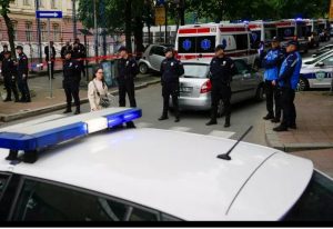 Read more about the article Un elev de 14 ani a ucis cu o armă cel puțin opt persoane care se aflau pe coridorul unei școli din Belgrad