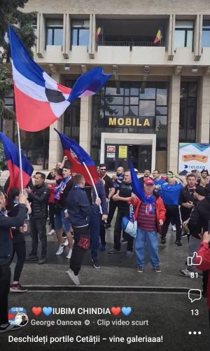 Read more about the article VIDEO: suporterii Chindiei Târgoviște au pornit în marș prin Târgoviște, în semn de susținere, pentru clubul târgoviștean