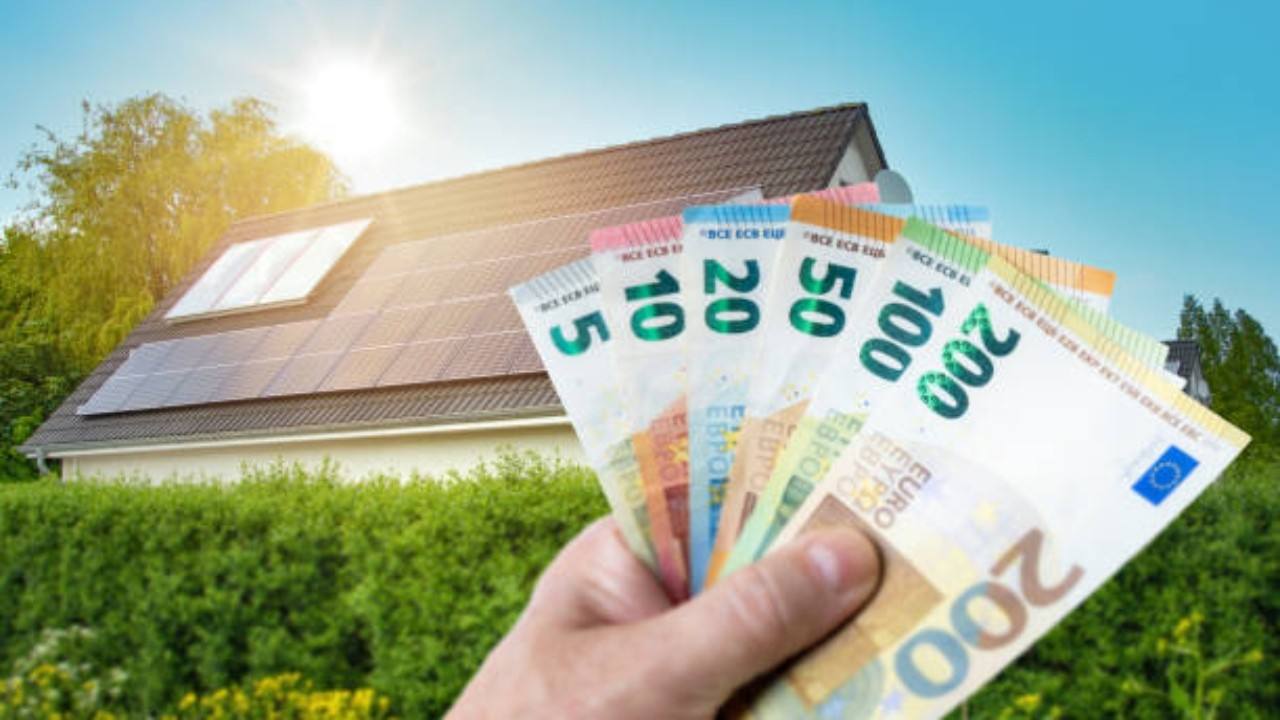 You are currently viewing Dâmbovițenii se pot înscrie, mâine, în Programul „Casa Verde Fotovoltaice”