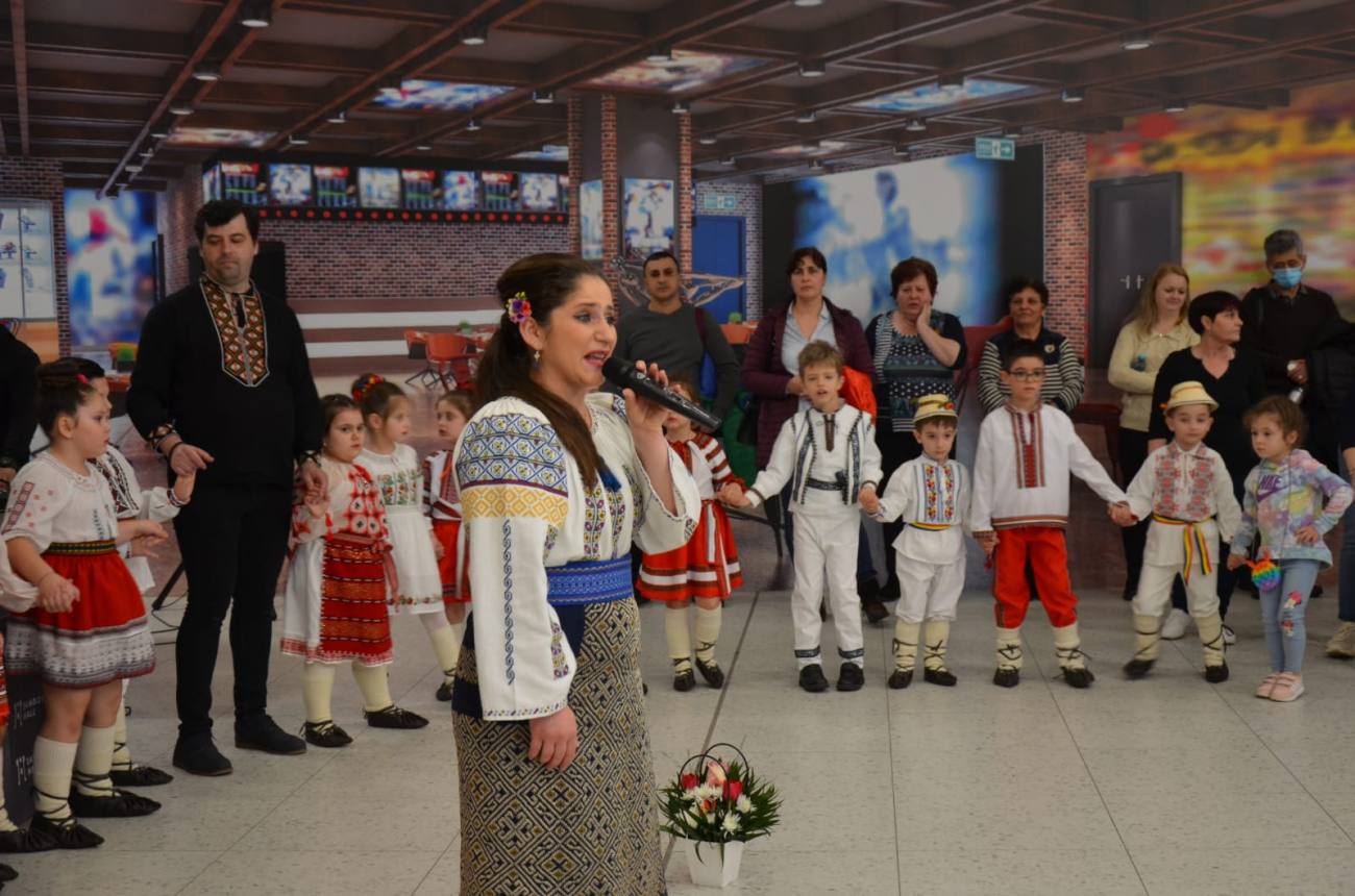 Ansamblul „Mugurași de la Chindie” organizează, astăzi, un spectacol ...