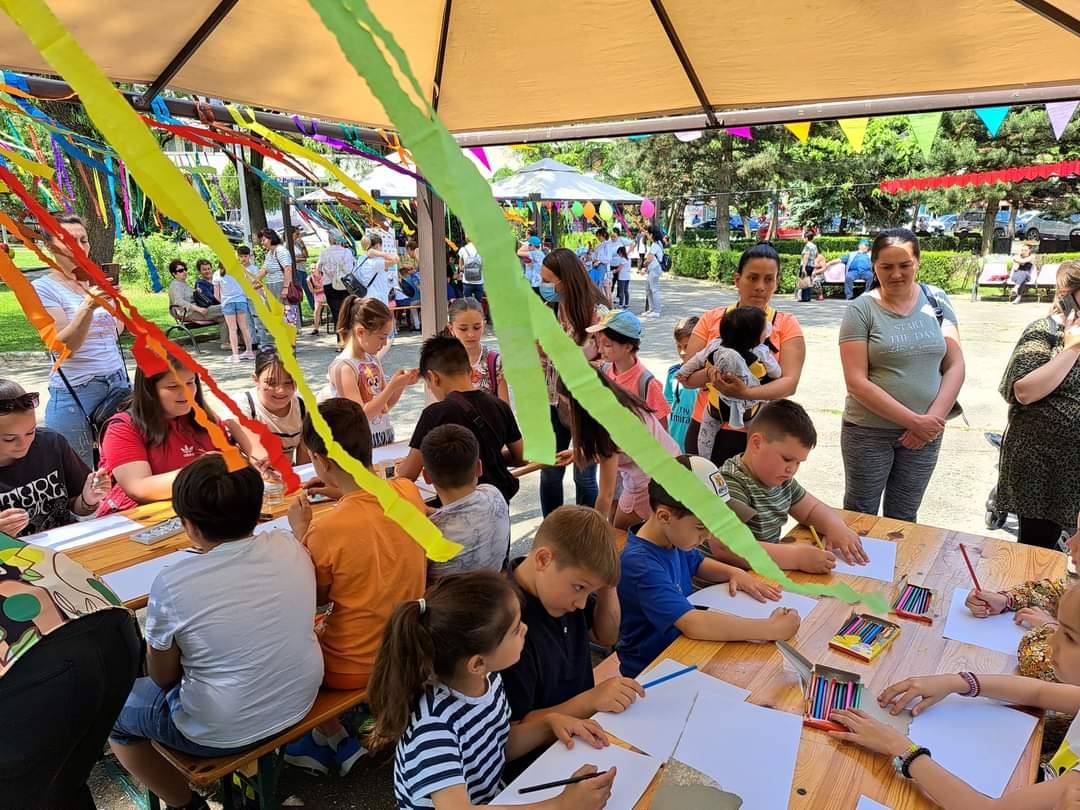 Copiii din Moreni au avut parte, ieri, de o zi plină de surprize și ...