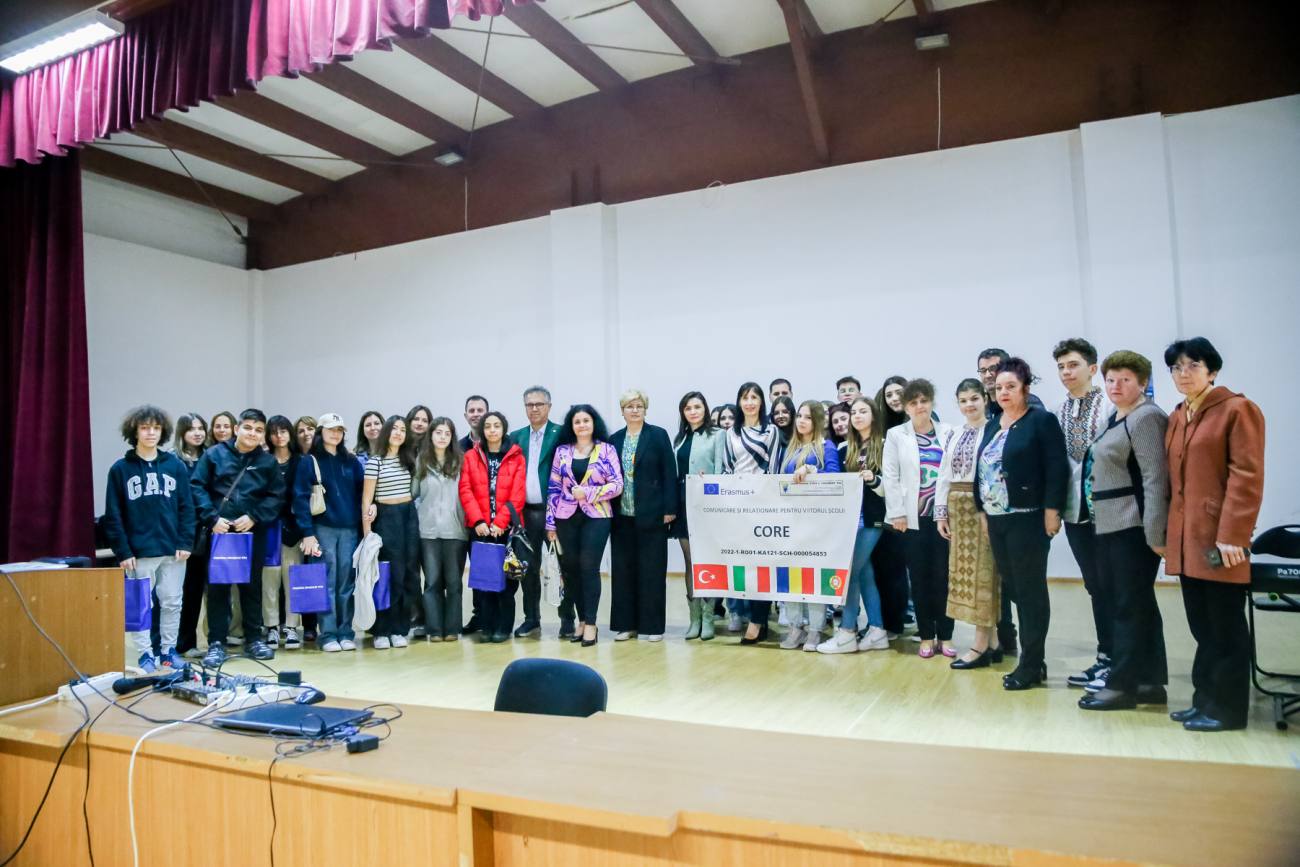 You are currently viewing Săptămâna aceasta, Liceul Teoretic „Iancu C. Vissarion” din Titu găzduiește 4 profesori și 11 elevi din Turcia în cadrul proiectului CORE