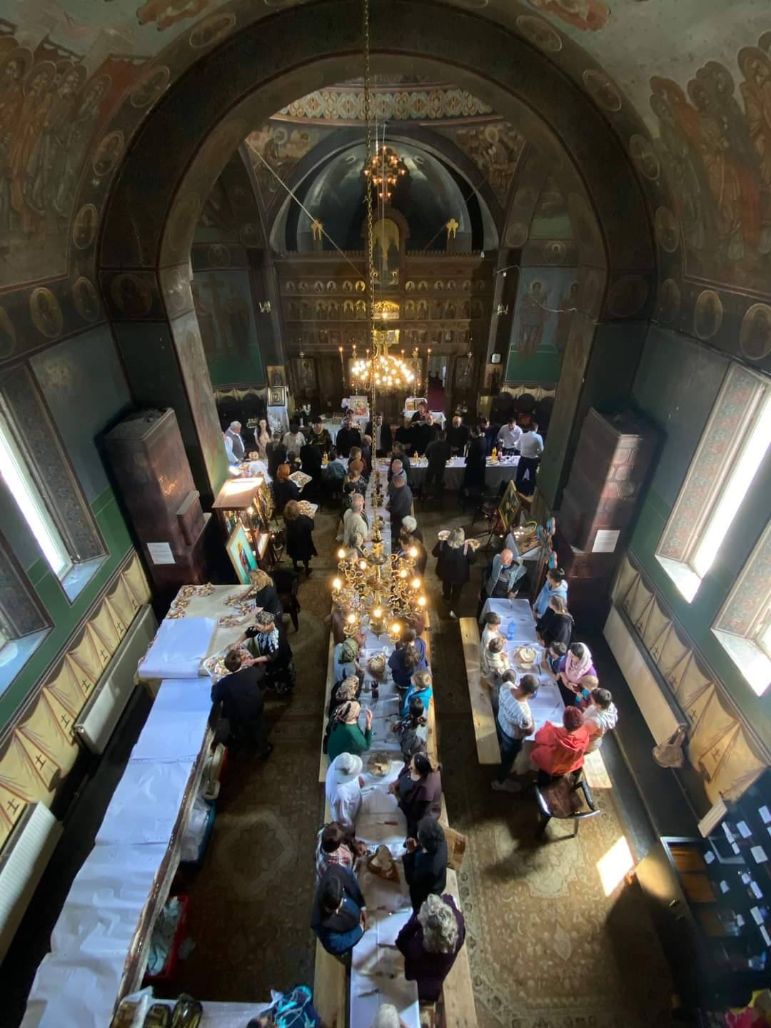 You are currently viewing Sărbătoarea Hramului Sfintei Treimi al Bisericii Mavrodin a adunat, astăzi, comunitatea, la Răcari