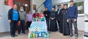 Read more about the article TINERI ȘI PREOȚI DE LA PAROHII ALE ARHIEPISCOPIEI TÂRGOVIȘTEI AU OFERIT SPIJIN SANATORIULUI TBC DIN MOROIENI