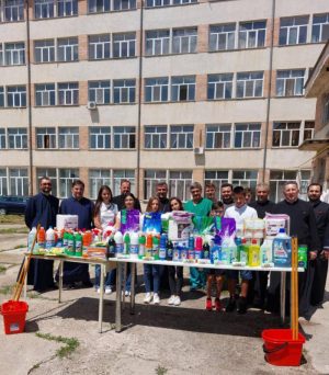 Read more about the article DIN NOU BISERICA DĂRUIEȘTE SPRE BINELE UNOR INSTITUȚII DIN COMUNITATEA NOASTRĂ LOCALĂ