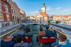 Read more about the article De astăzi, Brașovul poate fi vizitat cu autobuzul supraetajat turistic