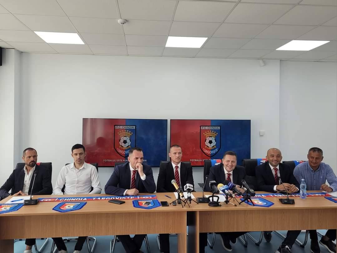 You are currently viewing Conferință de presă la Stadionul „Eugen Popescu”. Vezi cine sunt cei mandatați să readucă Chindia Târgoviște în prima ligă fotbalistică