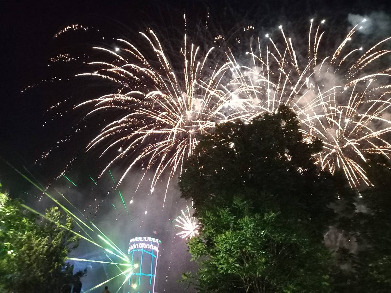 You are currently viewing Manifestările de Zilele județului Dâmbovița s-au încheiat, aseară, cu un show incendiar