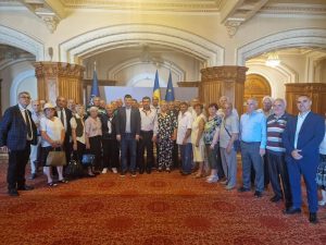 Read more about the article Seniorii social democrați din Dobra, în vizită la Palatul Parlamentului