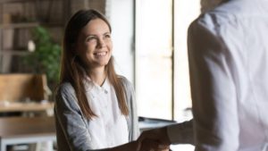 Read more about the article Angajatorii primesc stimulente, pentru încadrarea în muncă a elevilor și studenților, pe durata vacanței