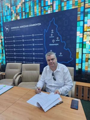 Read more about the article Asociere între primăria Gura Foii și CJD, pentru depunerea proiectului privind achiziția unui microbuz școlar electric