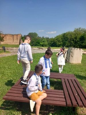 Read more about the article Beneficiarii Centrului pentru copii cu Autism si sindrom Down „Sfânta Maria” au sărbătorit, astăzi, IA, la Muzeul Tiparului și al Cărții Vechi Românești