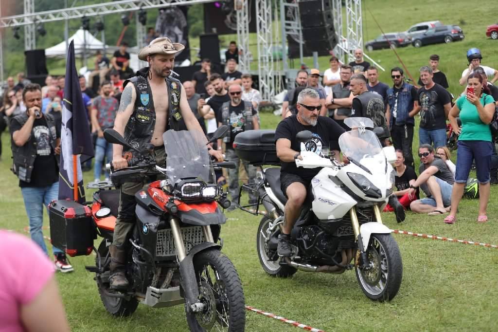 You are currently viewing O nouă ediție a întrunirii Blackhelmets a atras numeroși pasionați ai motoarelor, la Mănești