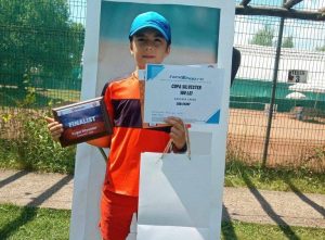 Read more about the article Tenismenul Matei Bucura, de la CS Târgoviște, finalist la Cupa Silvester