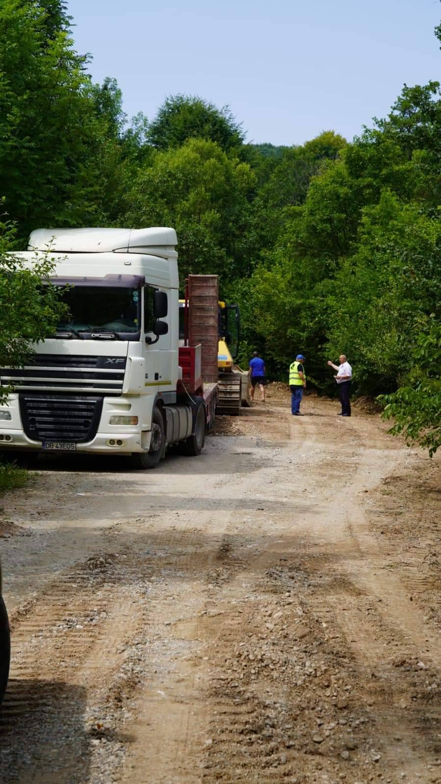 You are currently viewing A început reabilitarea drumului județean DJ712 A Runcu – Râu Alb