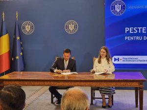 Read more about the article Cel mai consistent proiect pentru educația dâmbovițeană, semnat, astăzi, la Guvern