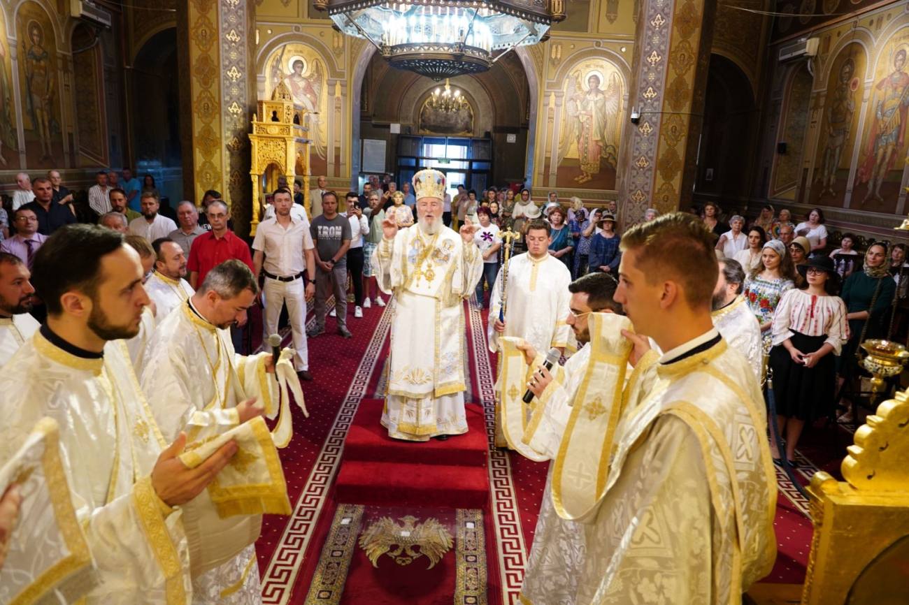 You are currently viewing DUMINICA A VII-A DUPĂ RUSALII LA CATEDRALA DIN TÂRGOVIȘTE