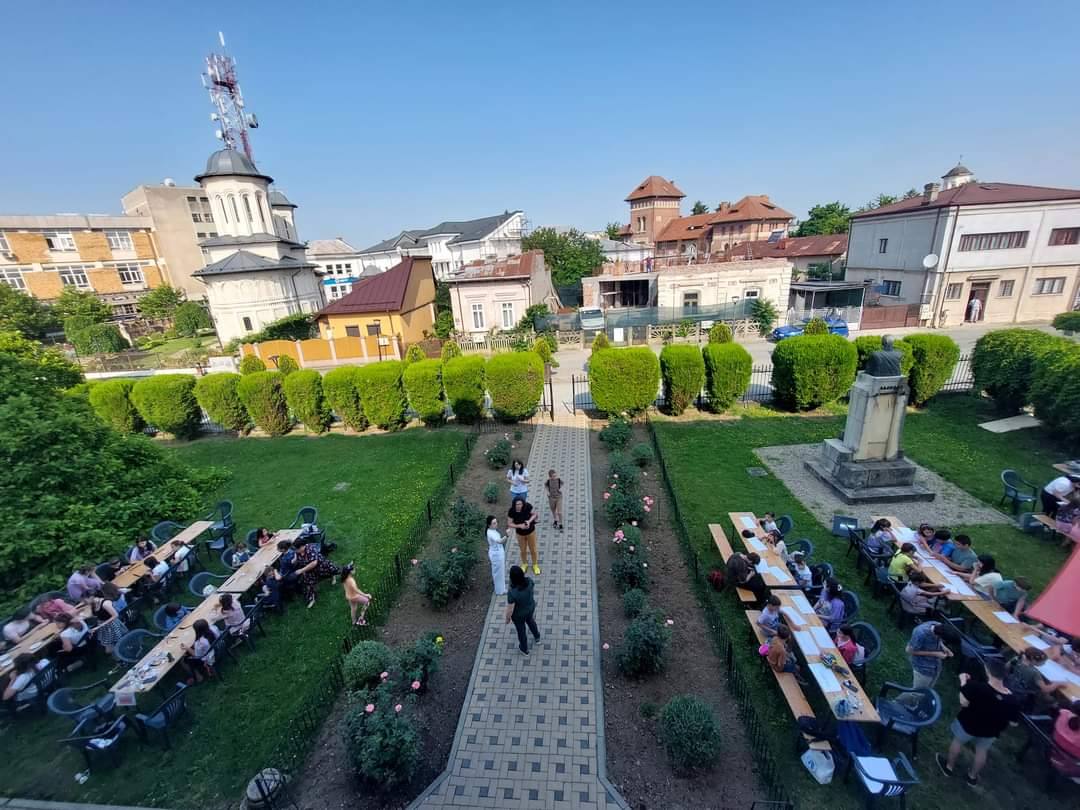 You are currently viewing Participare numeroasă la atelierele creative pregătite de Centru de Cultură Dâmbovița într-o „vară de poveste”
