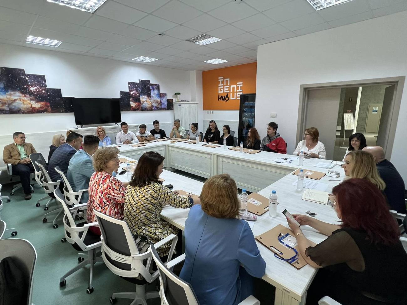 You are currently viewing Facultatea de Științe Economice din cadrul UVT a găzduit, astăzi, o masă rotundă pe tema integrării studenților pe piața munci