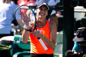 Read more about the article Sorana Cîrstea, start perfect la Dubai! Târgovișteanca s-a calificat în turul 2 după ce a trecut de a zecea favorită a turneului