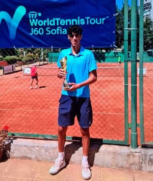 Read more about the article Tenismenul Cezar Papoe, de la CS Târgoviște, învingător la „Dema Cup”, un turneu din circuitul ITF