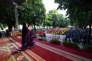 Read more about the article LA TÂRGOVIȘTE, APROAPE 4.000 DE TINERI AU LUAT PARTE  LA DESCHIDEREA SĂRBĂTORII SFÂNTULUI IERARH NIFON, PATRIARHUL CONSTANTINOPOLULUI ŞI MITROPOLITUL ŢĂRII ROMÂNEŞTI