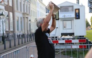 Read more about the article O copie a Coranului a fost călcată în picioare şi ruptă în timpul unei demonstraţii de extremă-dreapta în Olanda