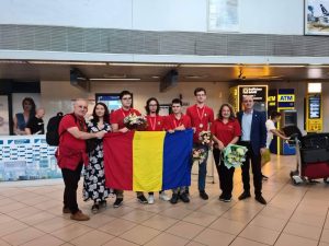 Read more about the article Proaspăt medaliații Olimpiadei Naționale de Geografie, întâmpinați la aeroport de secretarul de stat, Sorin Ion