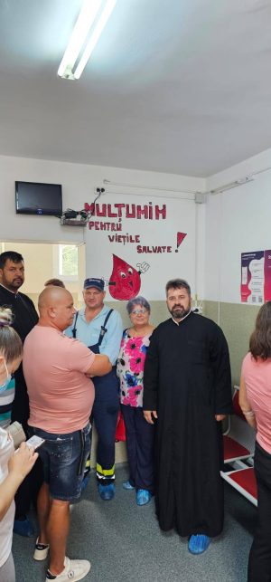 Read more about the article ÎN ARHIEPISCOPIA TÂRGOVIȘTEI CONTINUĂ CAMPANIA DE DONARE DE SÂNGE PENTRU VICTIMELE TRAGEDIEI DE LA CREVEDIA